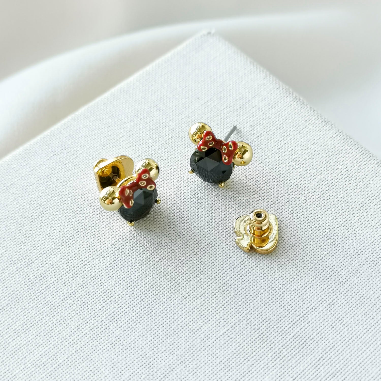 Disney X Kate Spade New York Minnie Stud Earrings – MUSHROOM89 Disney X Kate Spade New York Minnie Stud Earrings – MUSHROOM89